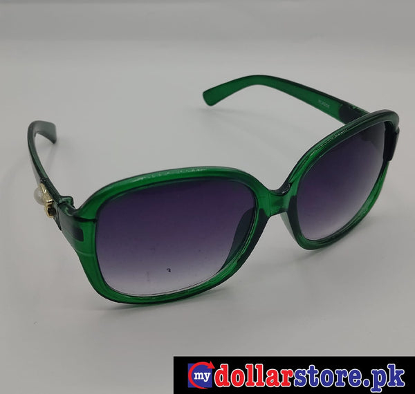 green sunglasses woman