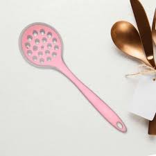 strainer spoon A Colander Made Of Silicone Real That Can Be Victimised In The Home Kitchen